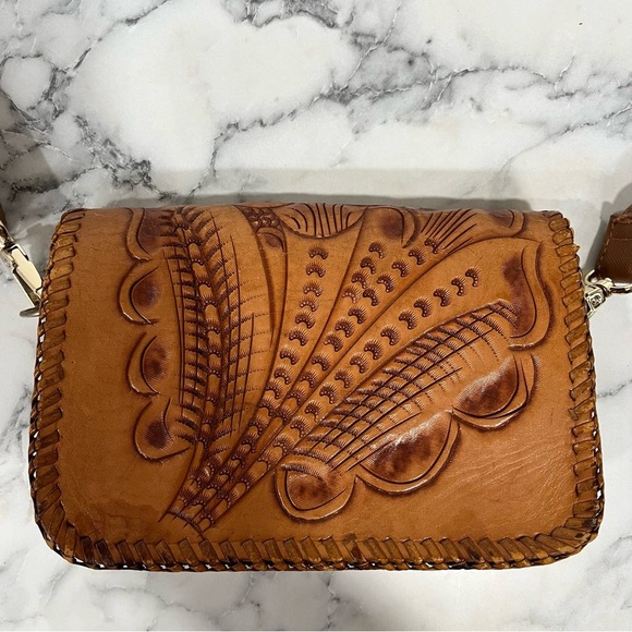 Vintage 70’s hand tooled embossed leather floral tan brown clutch crossbody bag - Picture 3 of 9